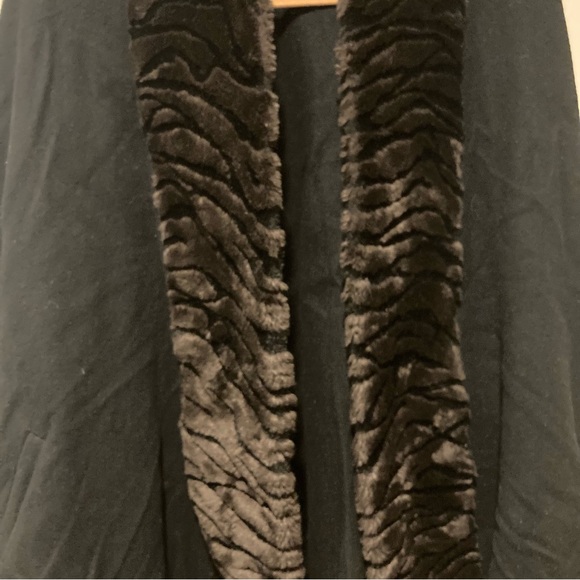 Vintage Komitor Heavy Wool Cape Poncho Faux Fur Trim One Size Fits All - Picture 2 of 7
